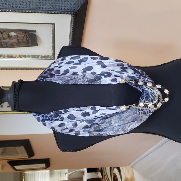 Black and Grey Leopard Necklace Scarf with Beaded Accents NWOT - Picture 6 of 12